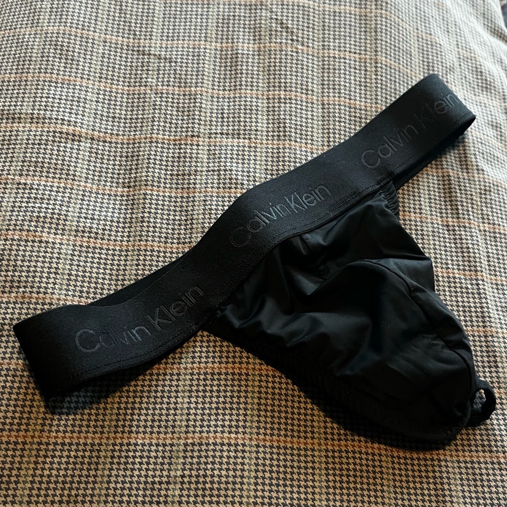 Calvin Klein Black lace thong- size small - Picture 7 of 13